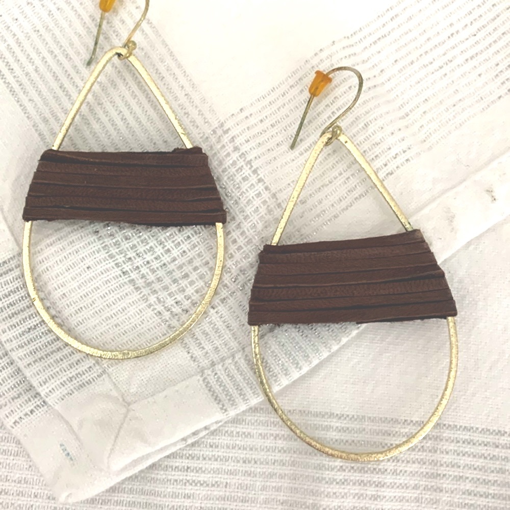 Leslie Curtis 3” Drop Earringd